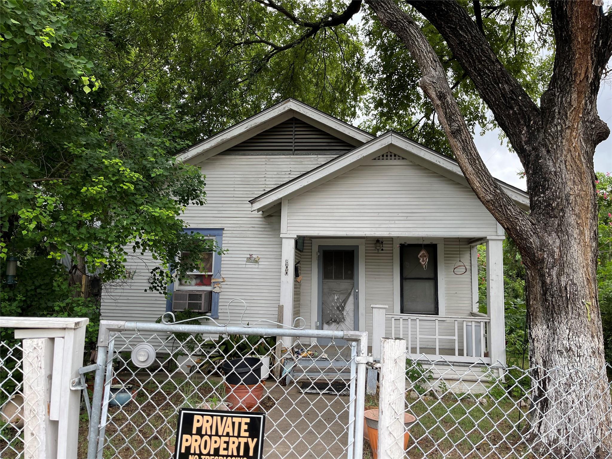 Photo 1 of 4 of 800 W Johanna ST house