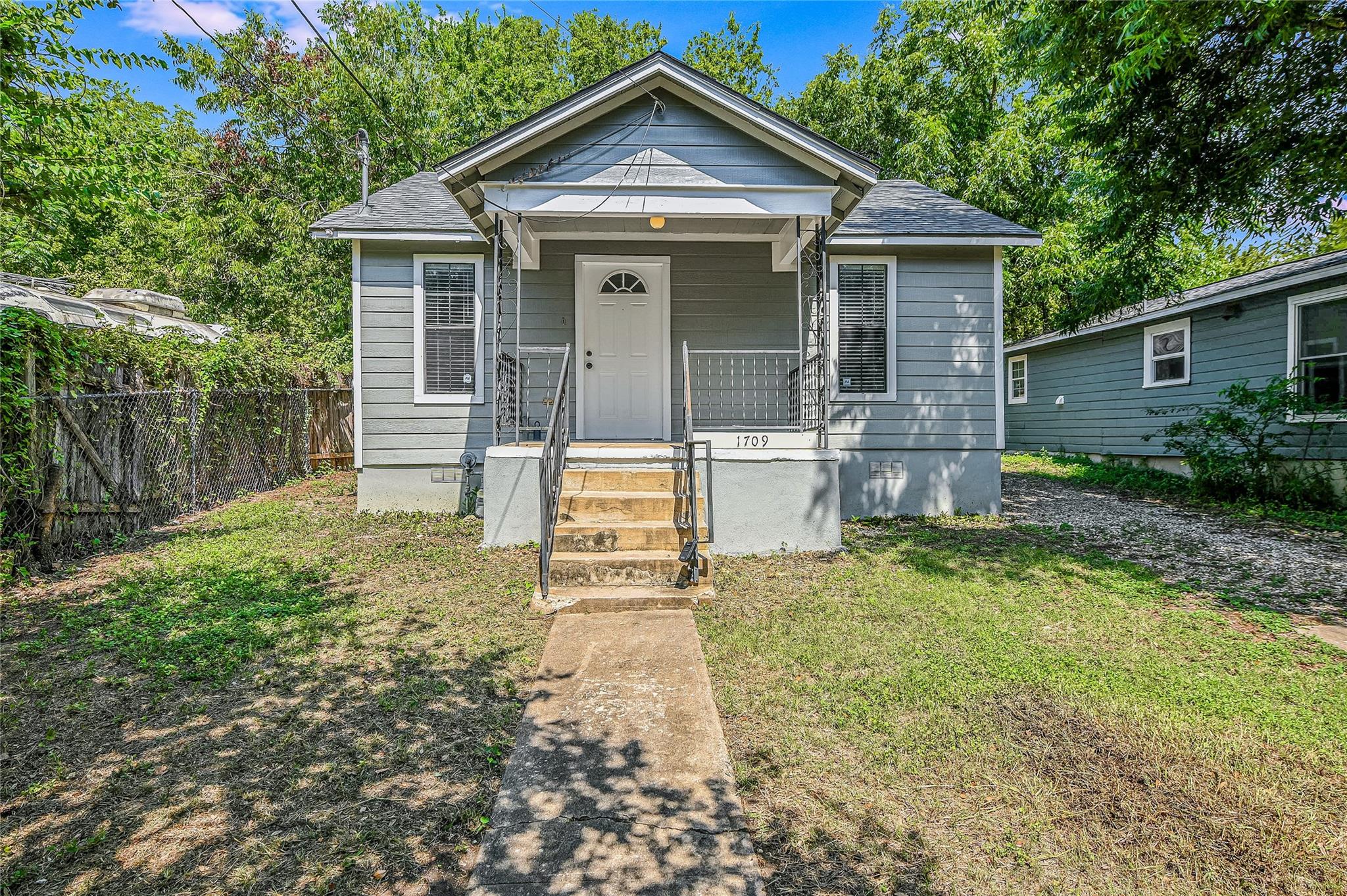 Photo 1 of 20 of 1709 Clifford Ave house