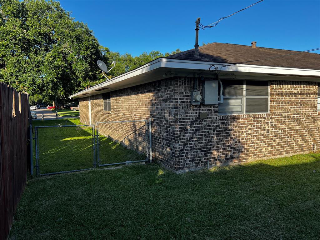 Photo 5 of 24 of 1706 Narcille Street house