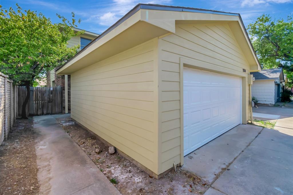 Photo 5 of 40 of 2814 Spring Valley Drive townhome