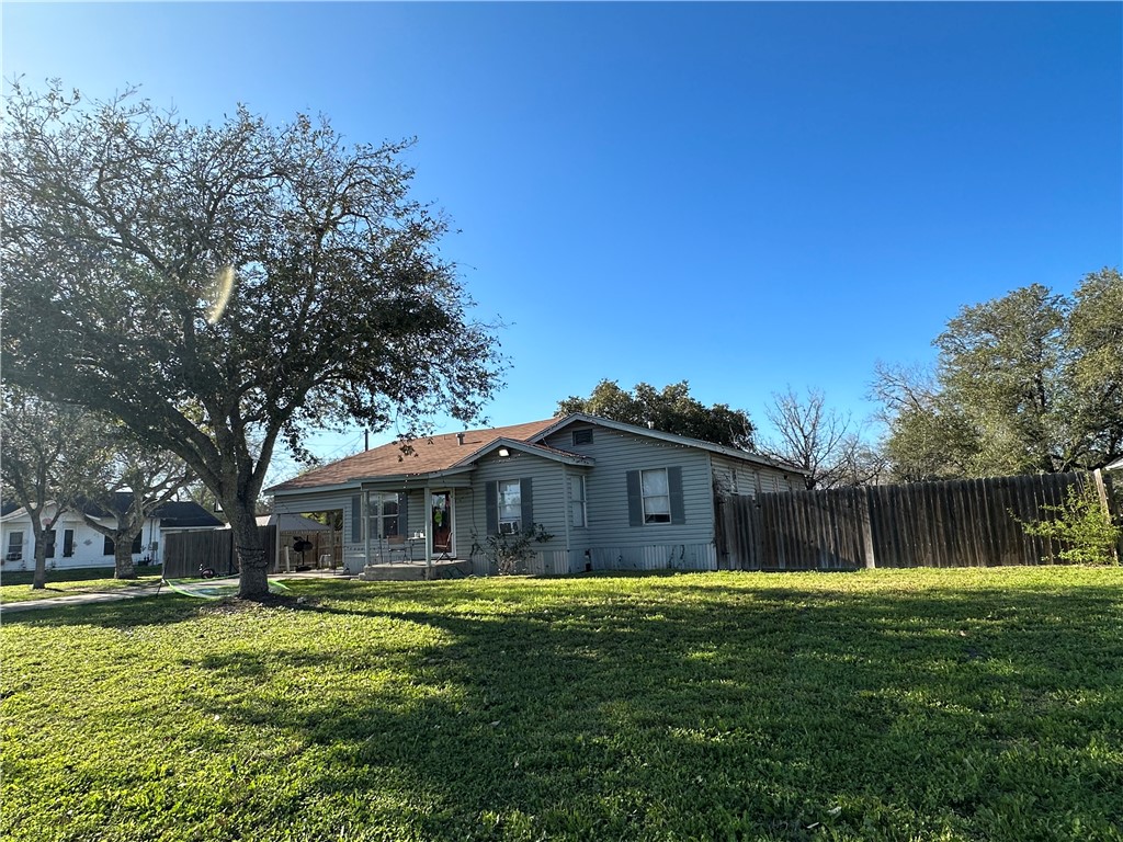 Photo 1 of 6 of 901 E Fannin Street house