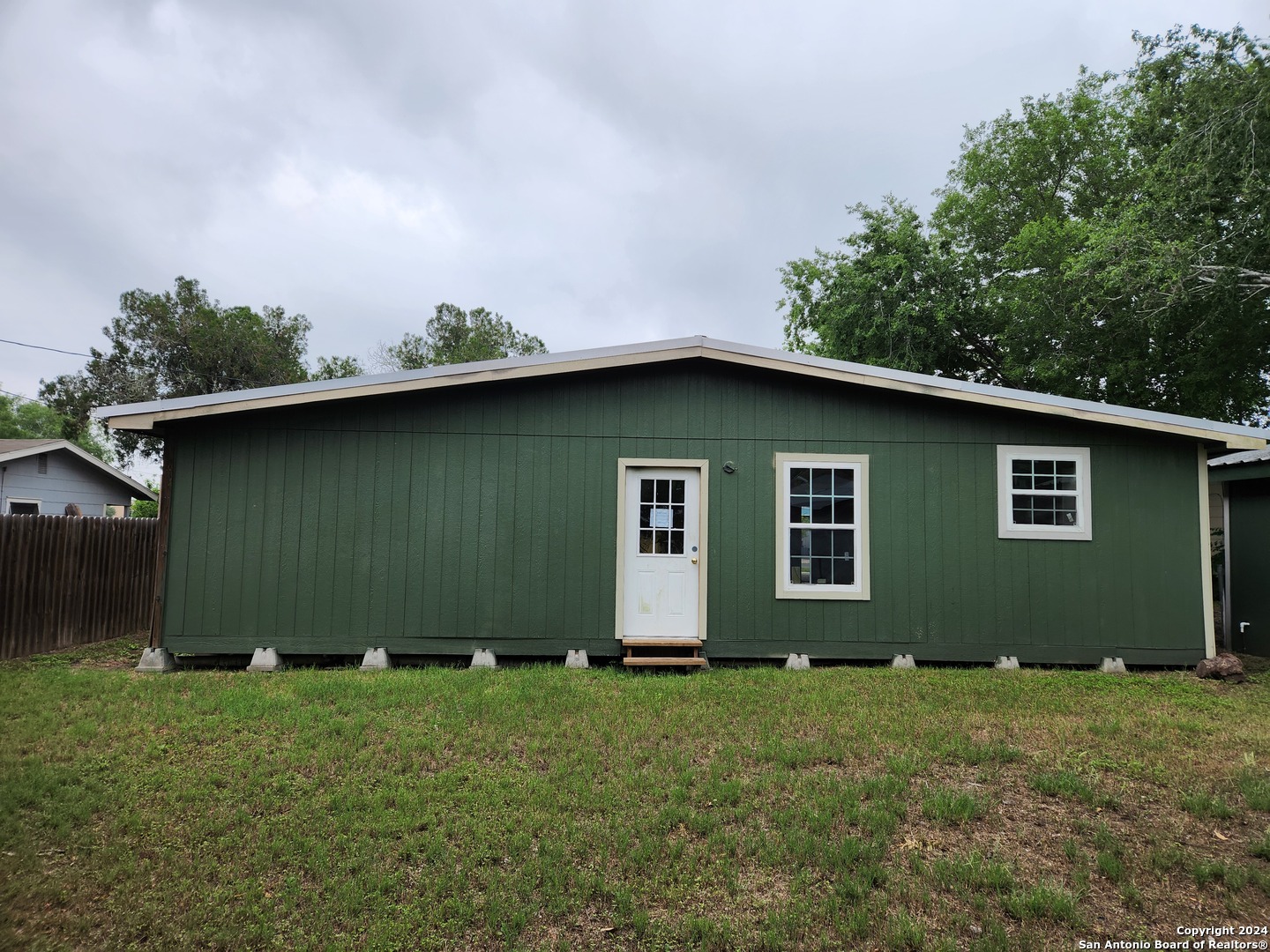 Photo 5 of 13 of 1419 E. Corpus Christi house