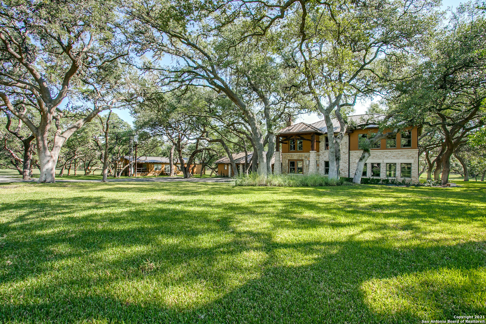 Photo 3 of 63 of 49 SCENIC LOOP RD house