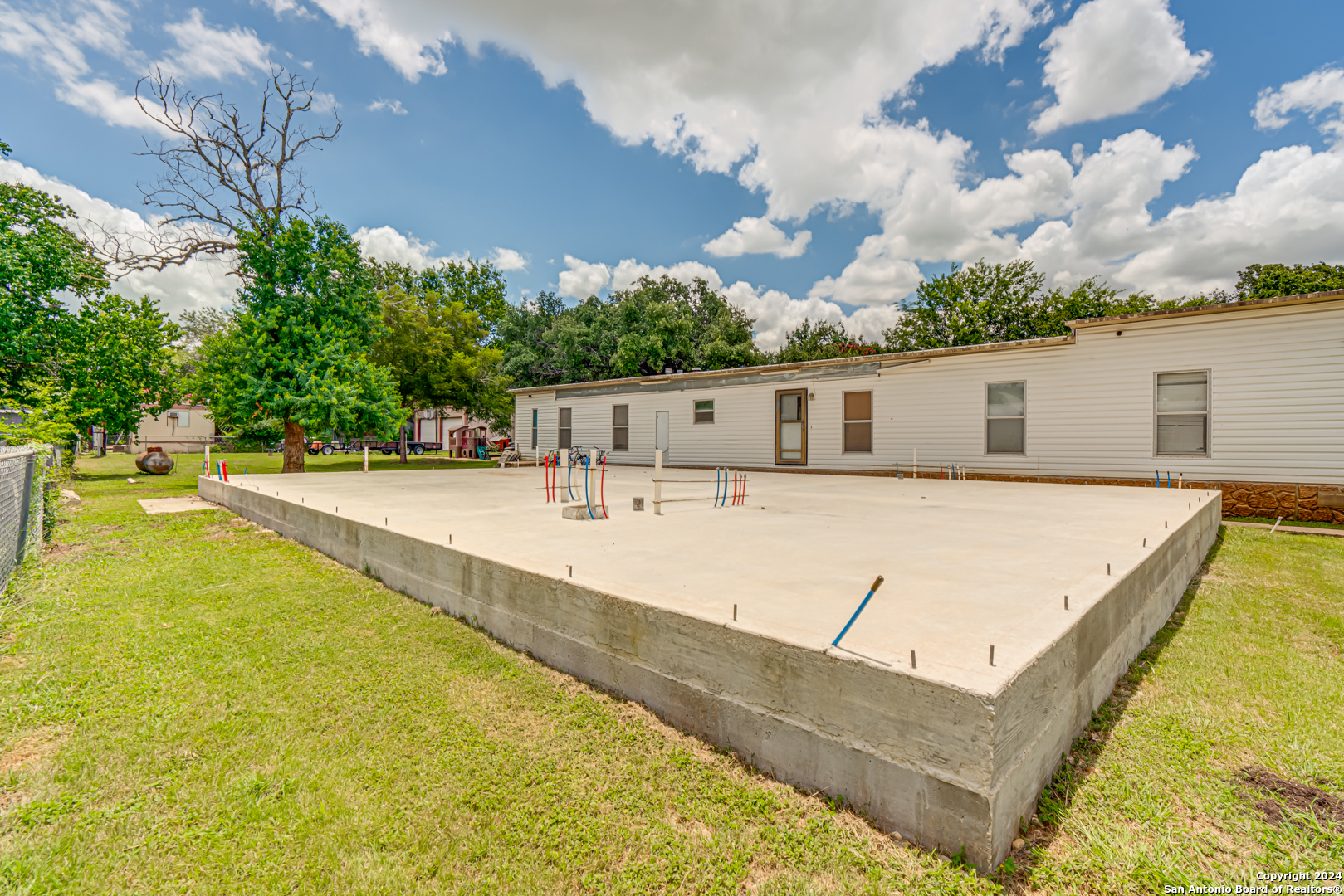 Photo 11 of 14 of 29016 BLUEBERRY DR mobile home