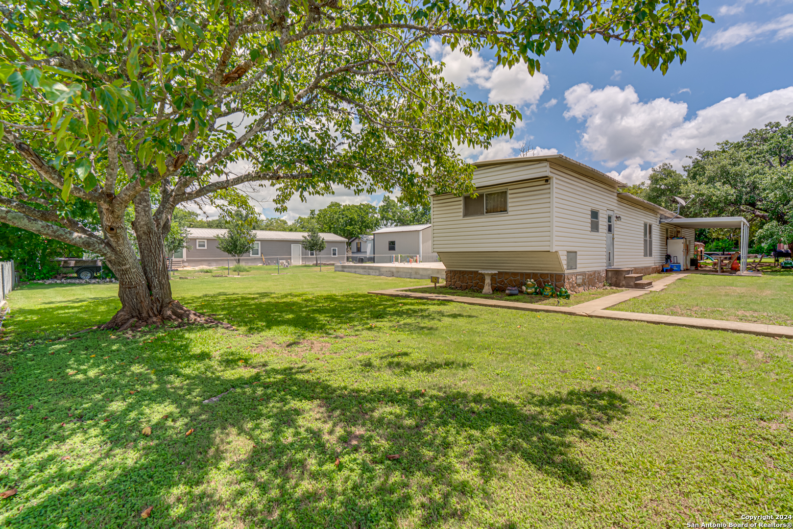 Photo 13 of 14 of 29016 BLUEBERRY DR mobile home