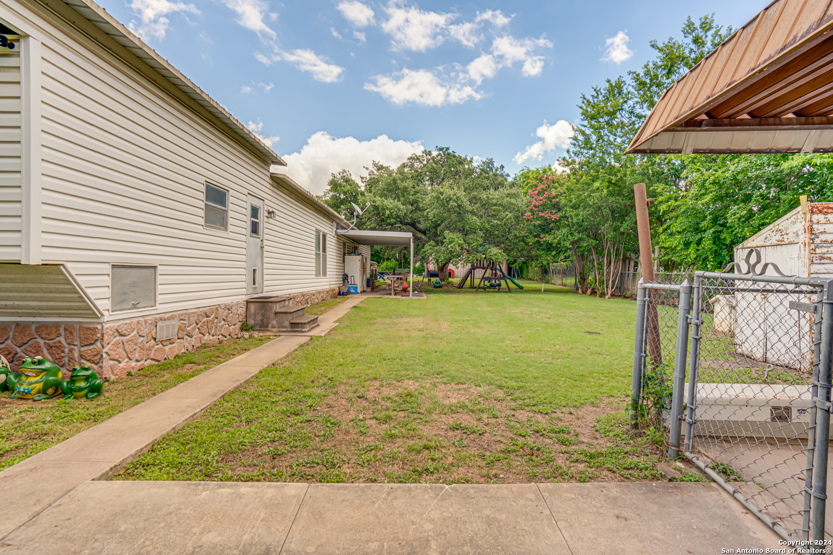 Photo 6 of 14 of 29016 BLUEBERRY DR mobile home