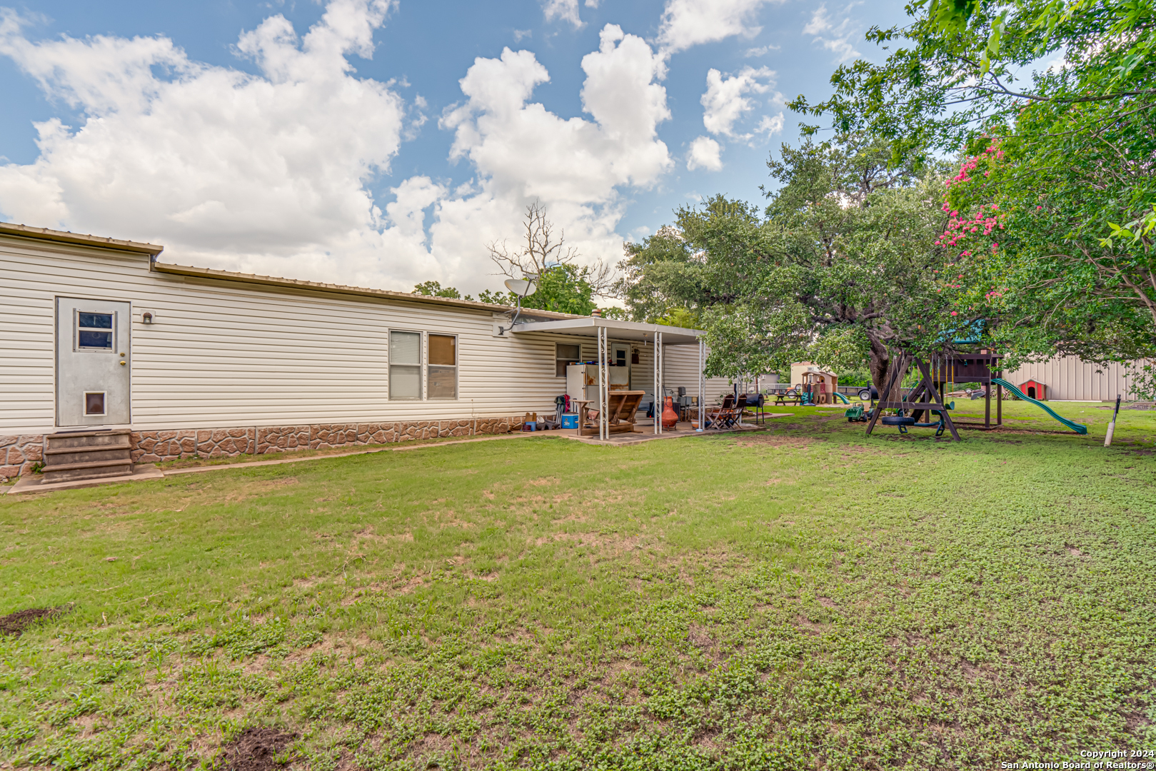 Photo 7 of 14 of 29016 BLUEBERRY DR mobile home