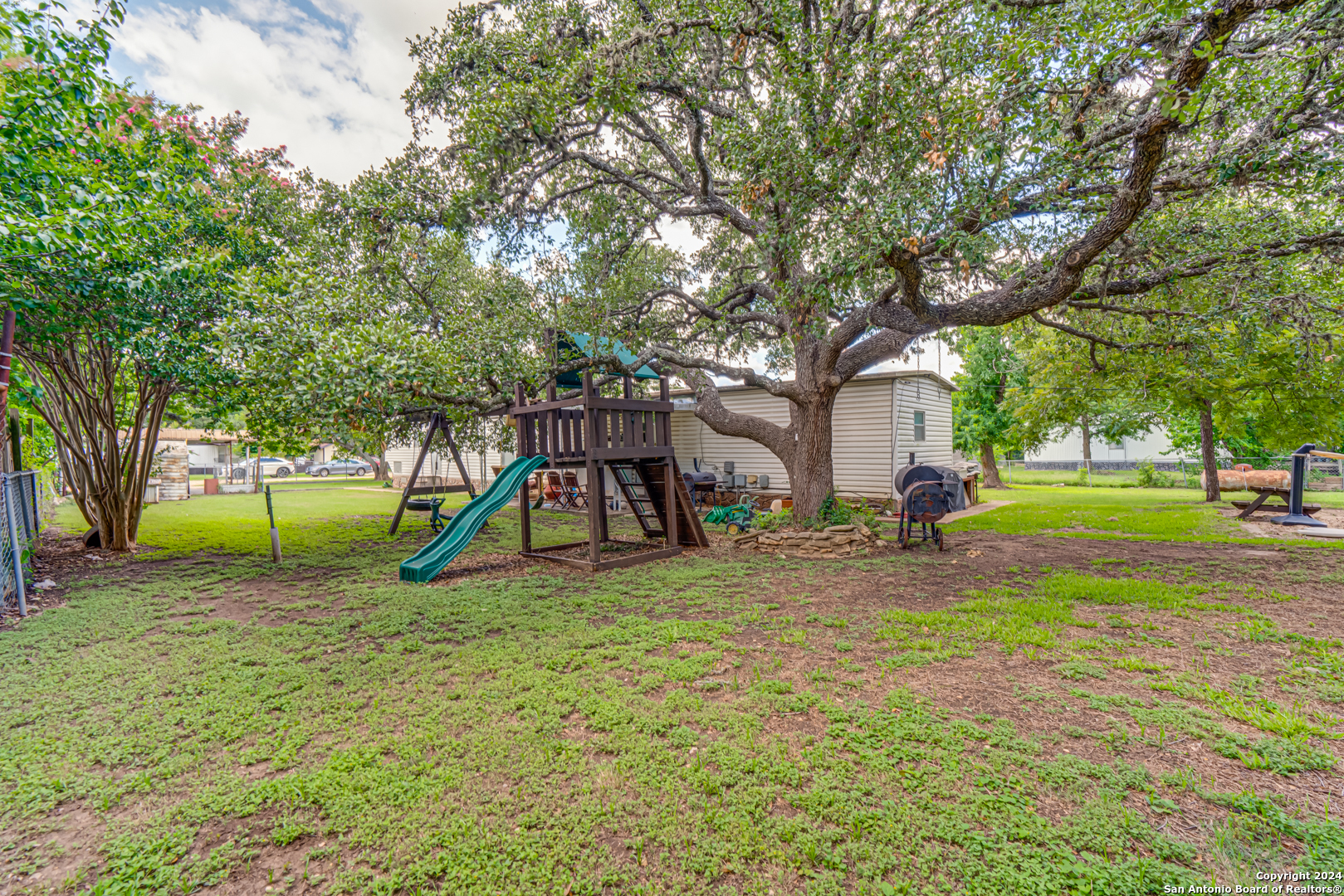 Photo 8 of 14 of 29016 BLUEBERRY DR mobile home