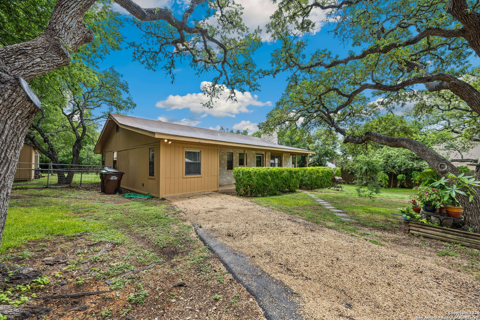 Photo 15 of 21 of 28735 WATERVIEW DR house