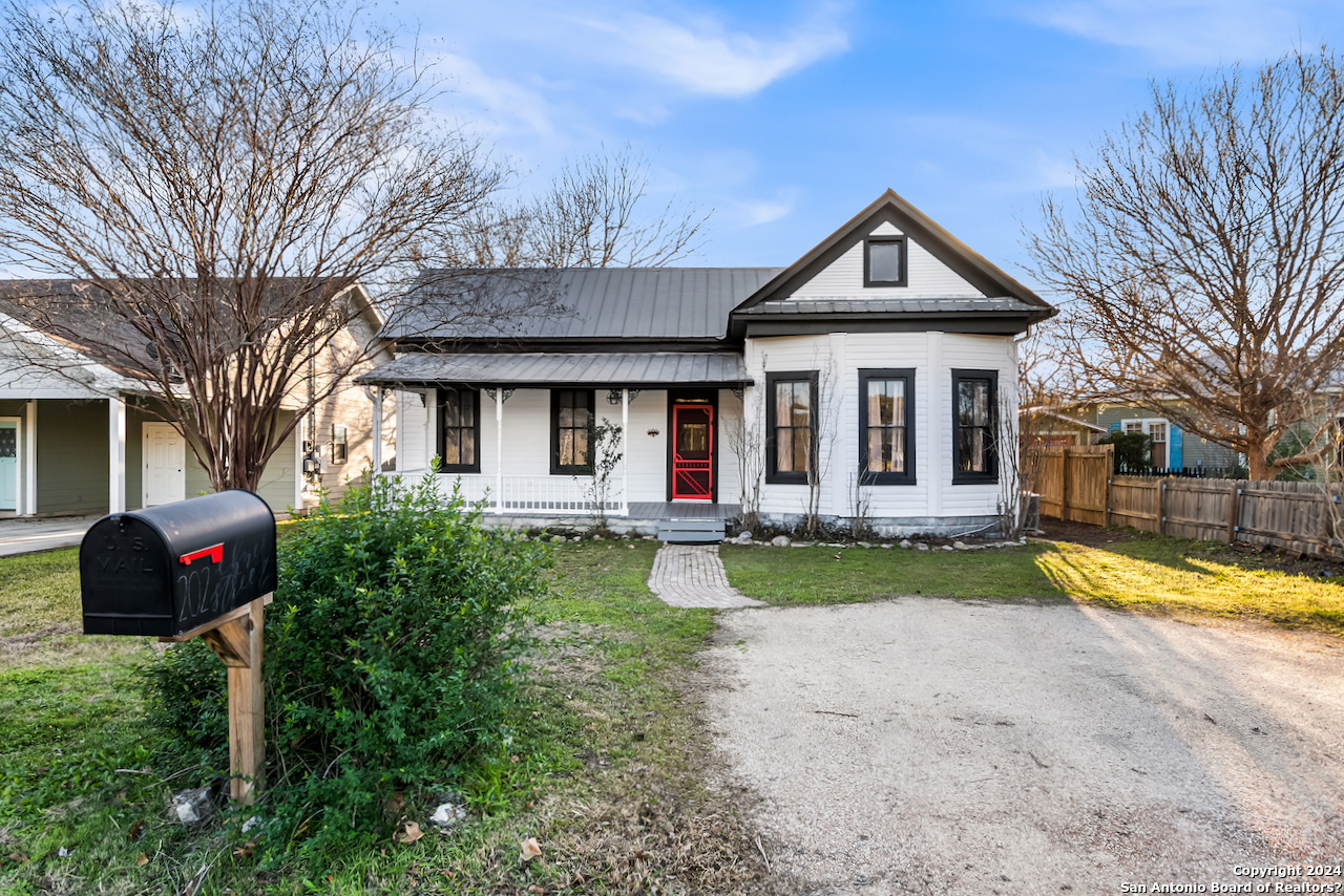 Photo 3 of 38 of 202 Ebner St house