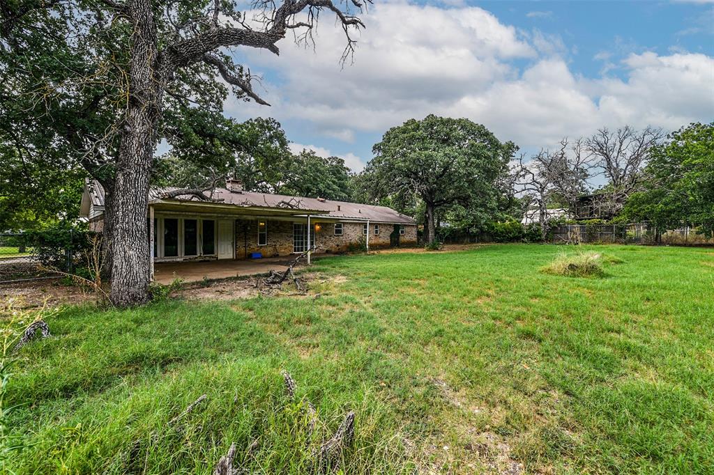 Photo 9 of 23 of 2079 Trailwood Drive house