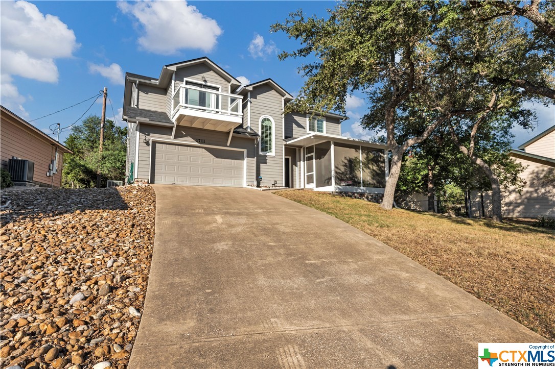 Photo 1 of 36 of 1711 Lake Bluff house