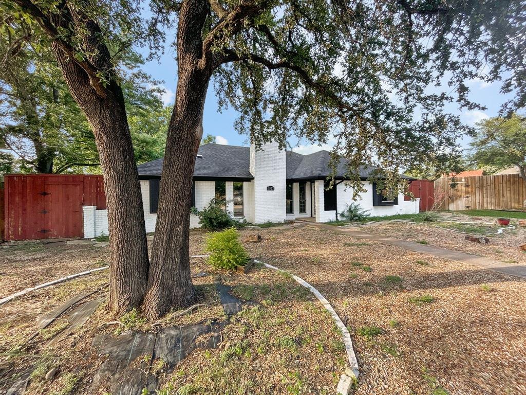 Photo 4 of 40 of 1927 Vista Oaks Drive house