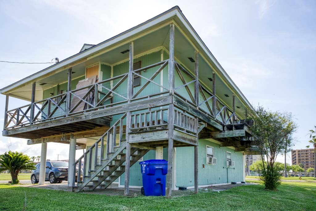 Photo 8 of 40 of 419 Gulfspray Avenue house