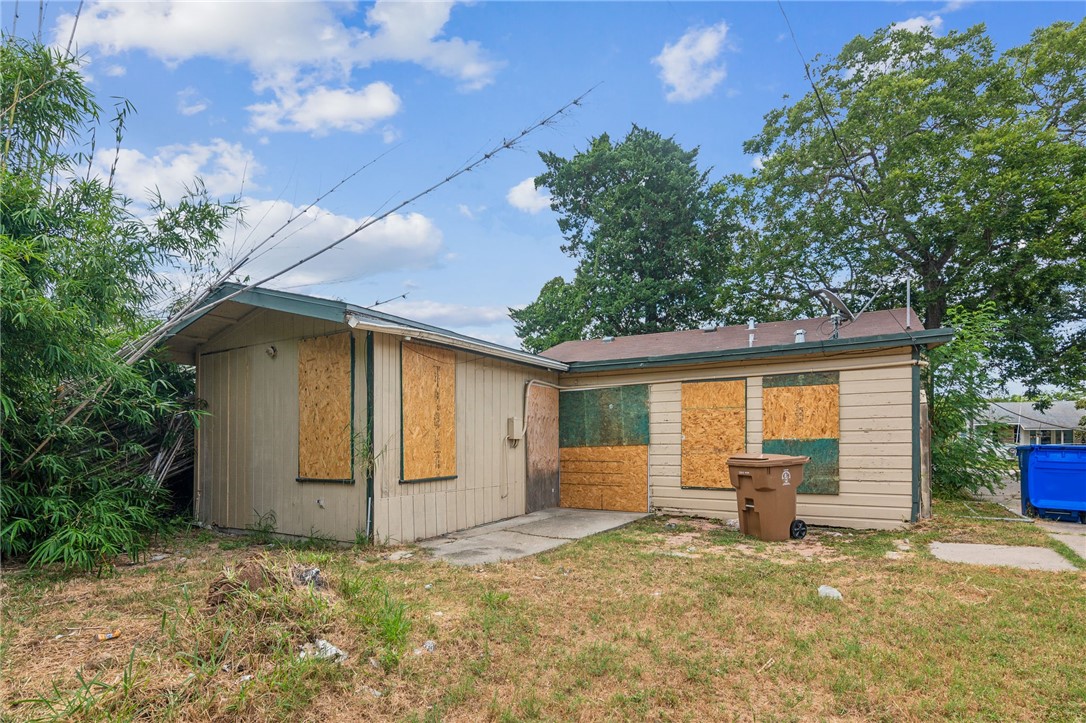 Photo 2 of 15 of 4401 Barrera Drive house