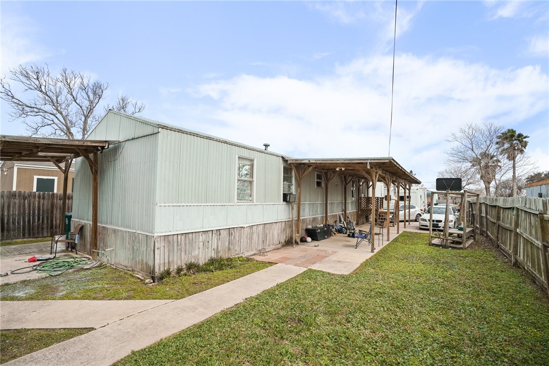 Photo 1 of 12 of 926 Weaver Street mobile home