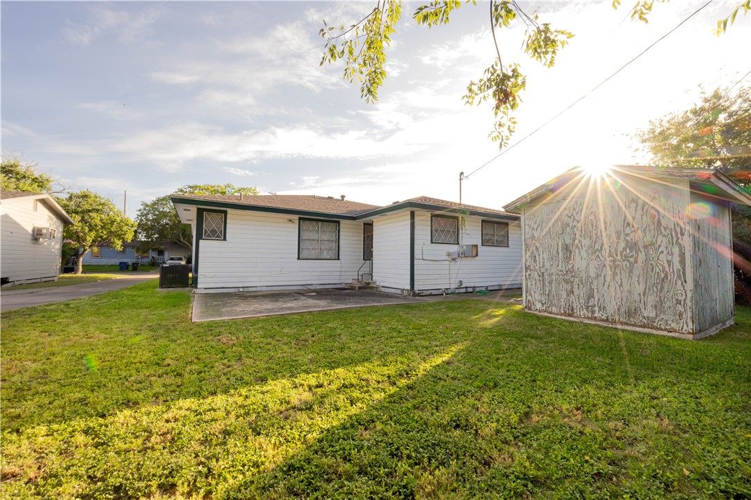 Photo 4 of 21 of 1806 Juarez Street house