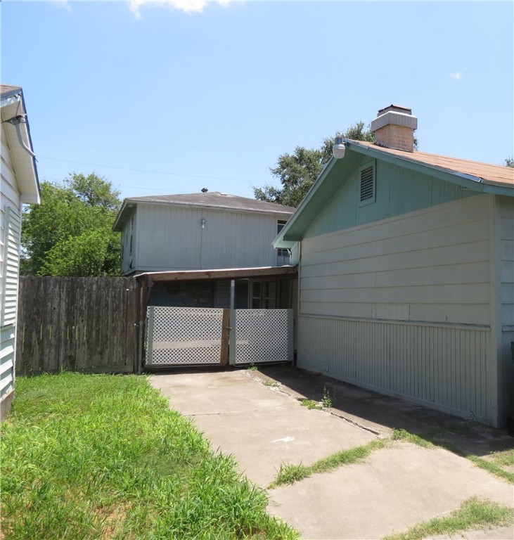 Photo 2 of 22 of 3930 Brawner Parkway house