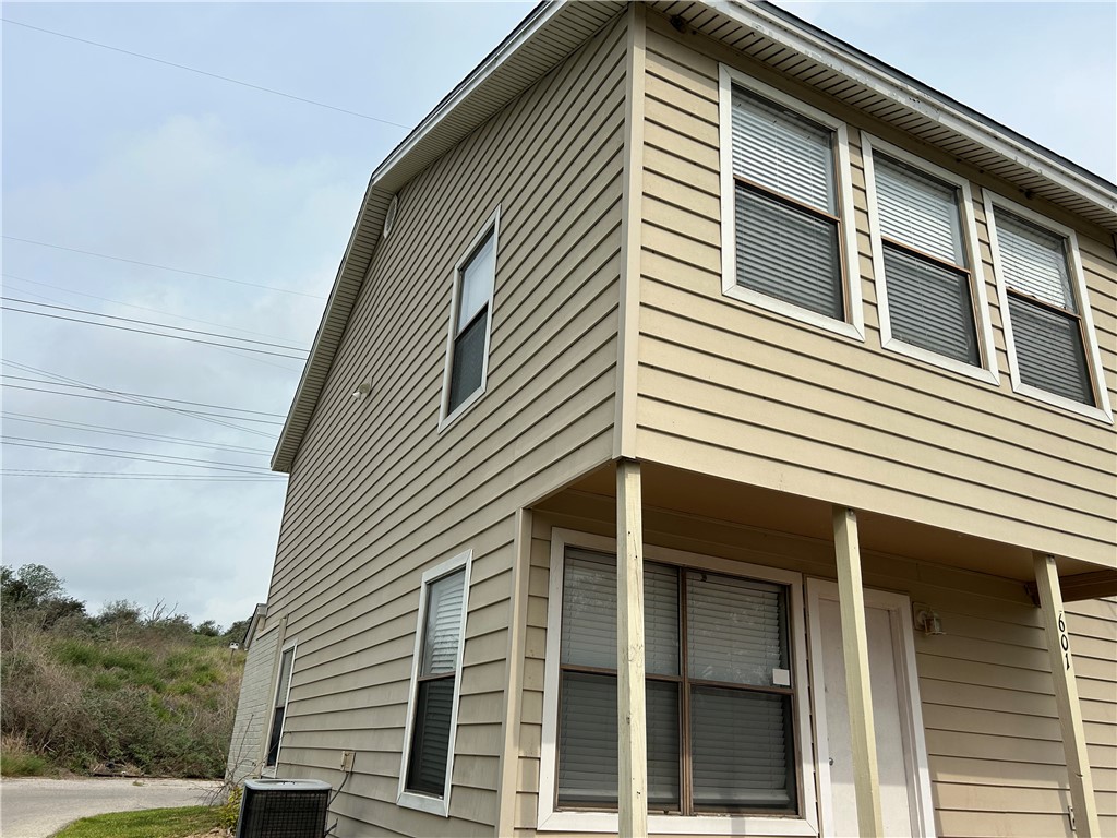 Photo 2 of 4 of 4401 River Valley #601 townhome