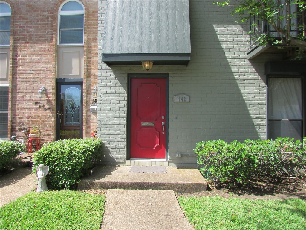 Photo 1 of 30 of 142 Lake Shore Drive townhome