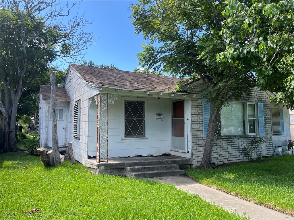 Photo 1 of 2 of 638 Robert Drive house