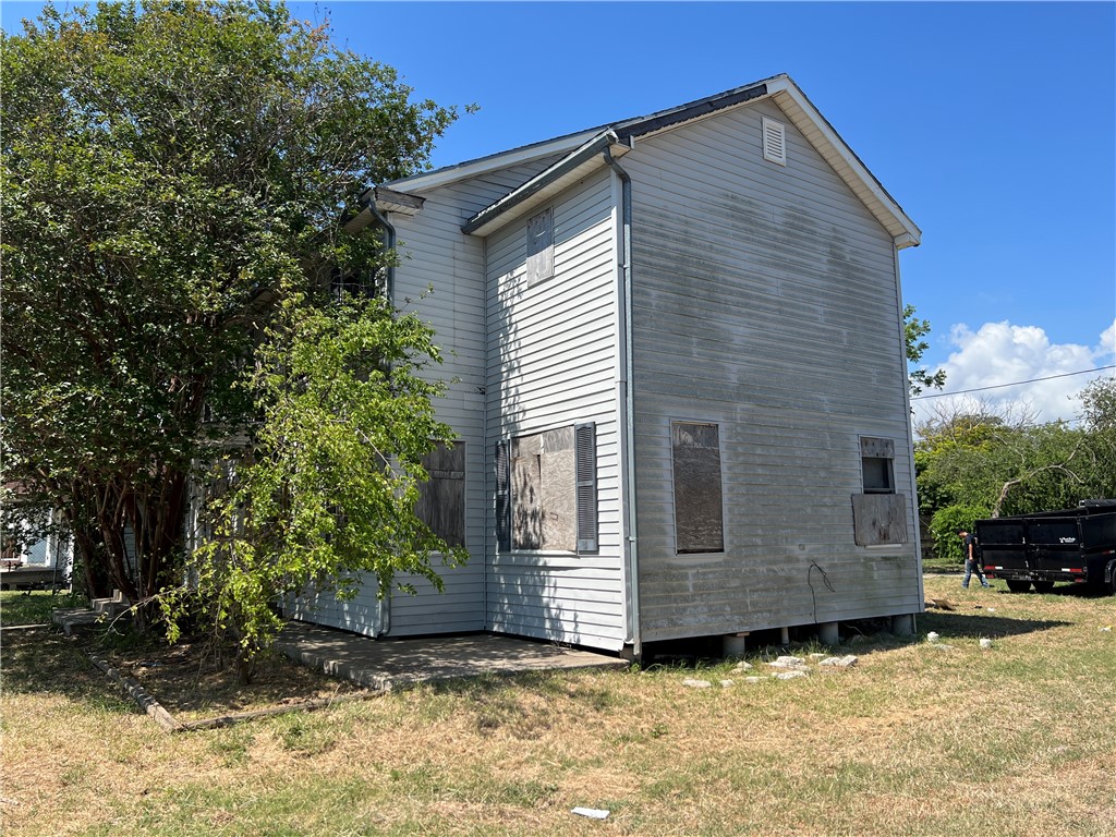 Photo 7 of 7 of 1101 6th Street house