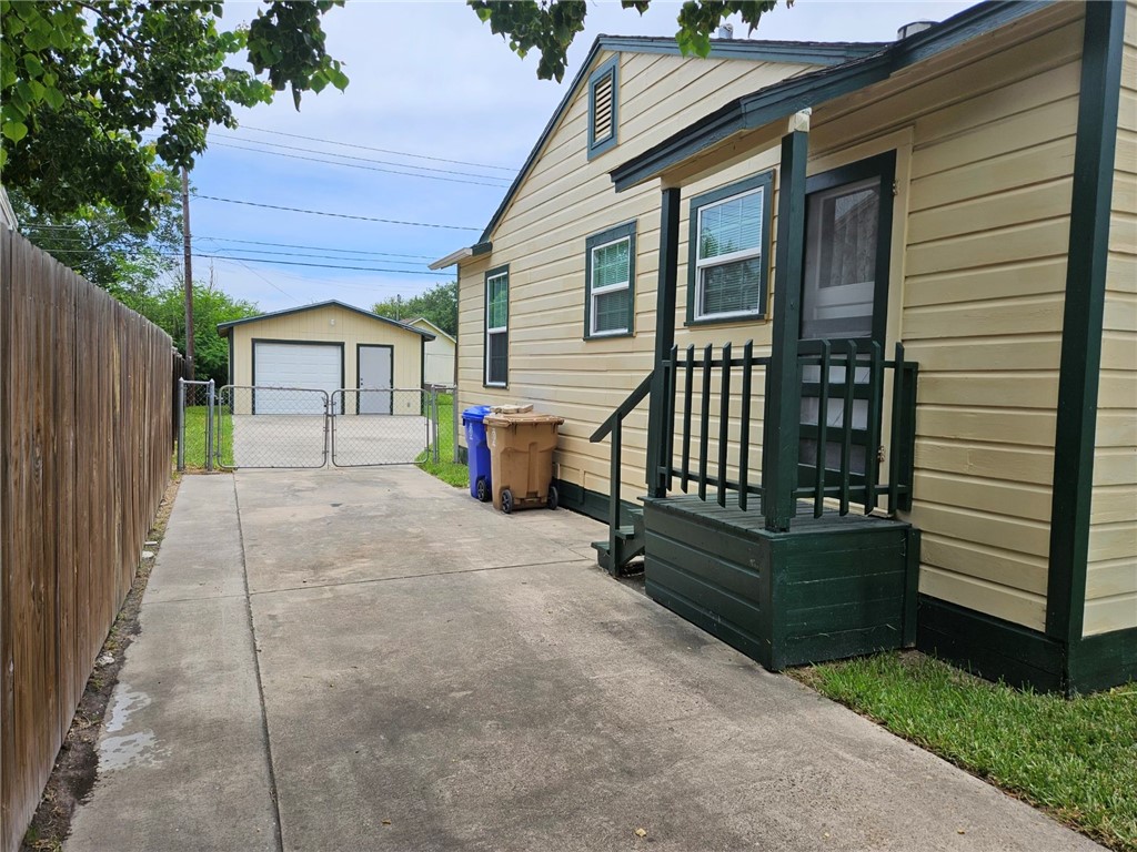 Photo 12 of 12 of 4818 Blundell Drive house