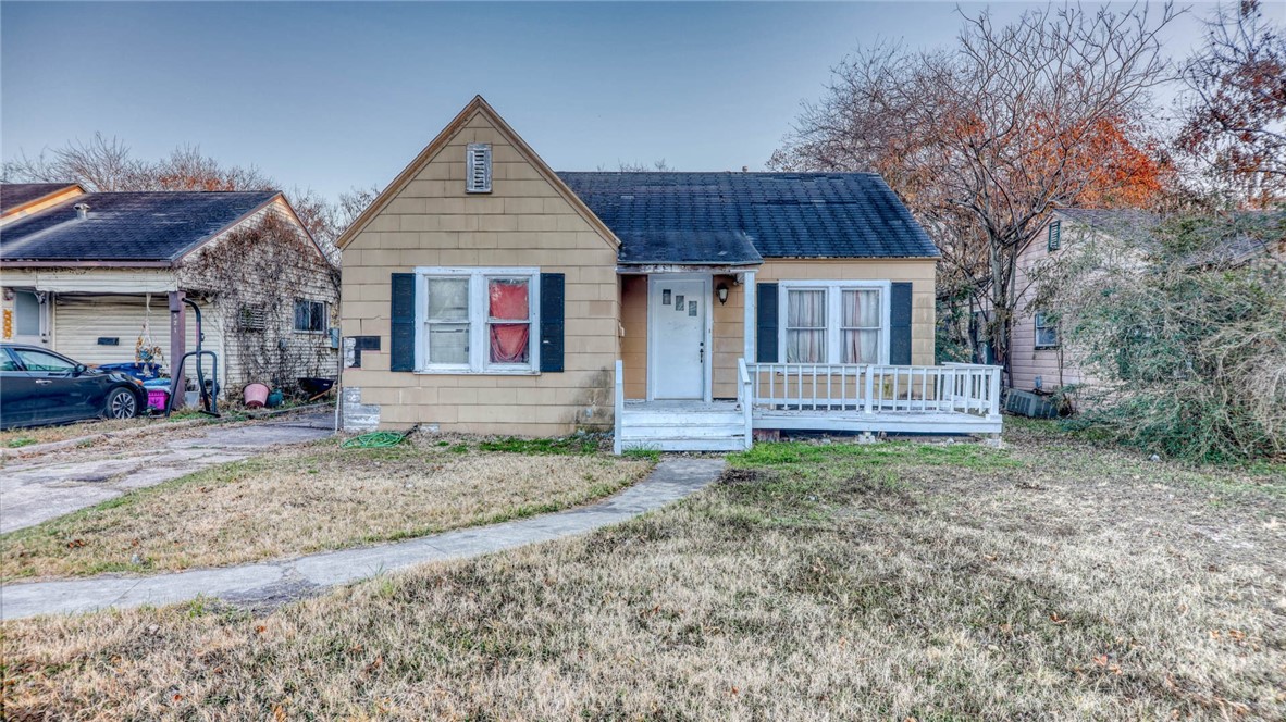 Photo 1 of 28 of 325 Texas Avenue house