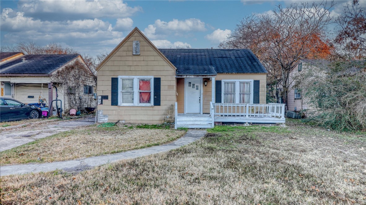 Photo 4 of 28 of 325 Texas Avenue house