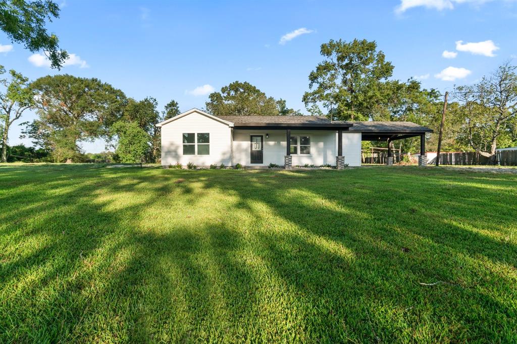 Photo 1 of 18 of 2122 N Crosby Lynchburg Road house