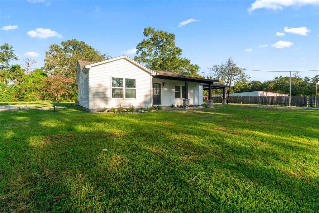 Photo 2 of 18 of 2122 N Crosby Lynchburg Road house