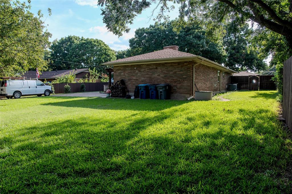 Photo 9 of 34 of 614 Ray Andra Drive house