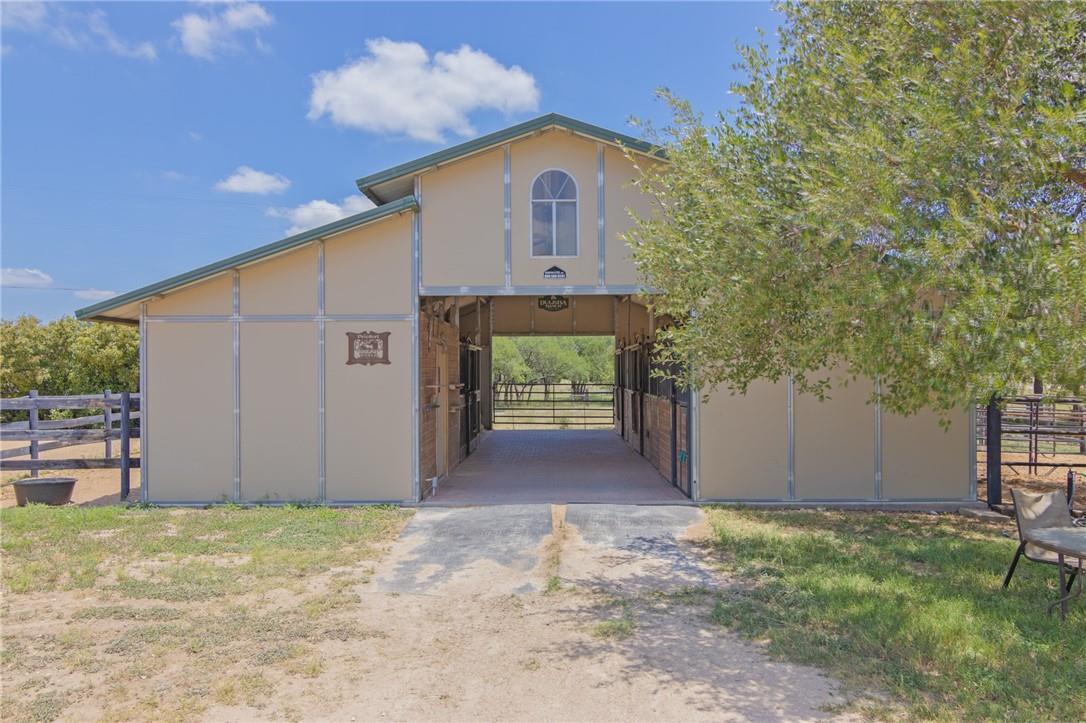 Photo 4 of 40 of 550 Hays Country Acres RD house