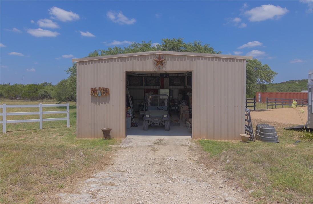 Photo 6 of 40 of 550 Hays Country Acres RD house