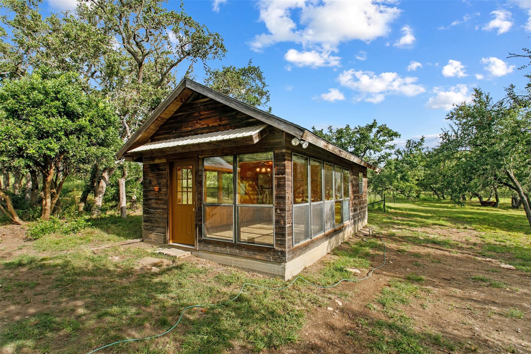 Photo 31 of 40 of 440 Leaning Oak TRL house