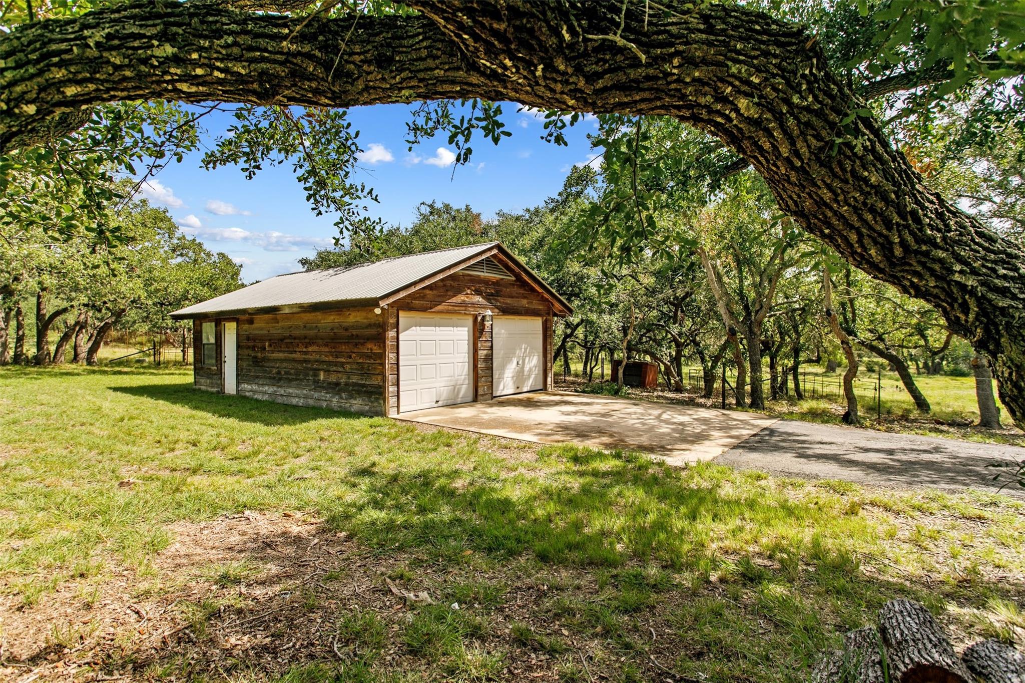 Photo 35 of 40 of 440 Leaning Oak TRL house