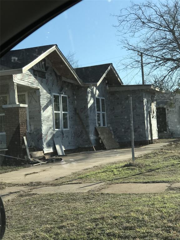 Photo 3 of 12 of 106 E Magnolia Avenue house