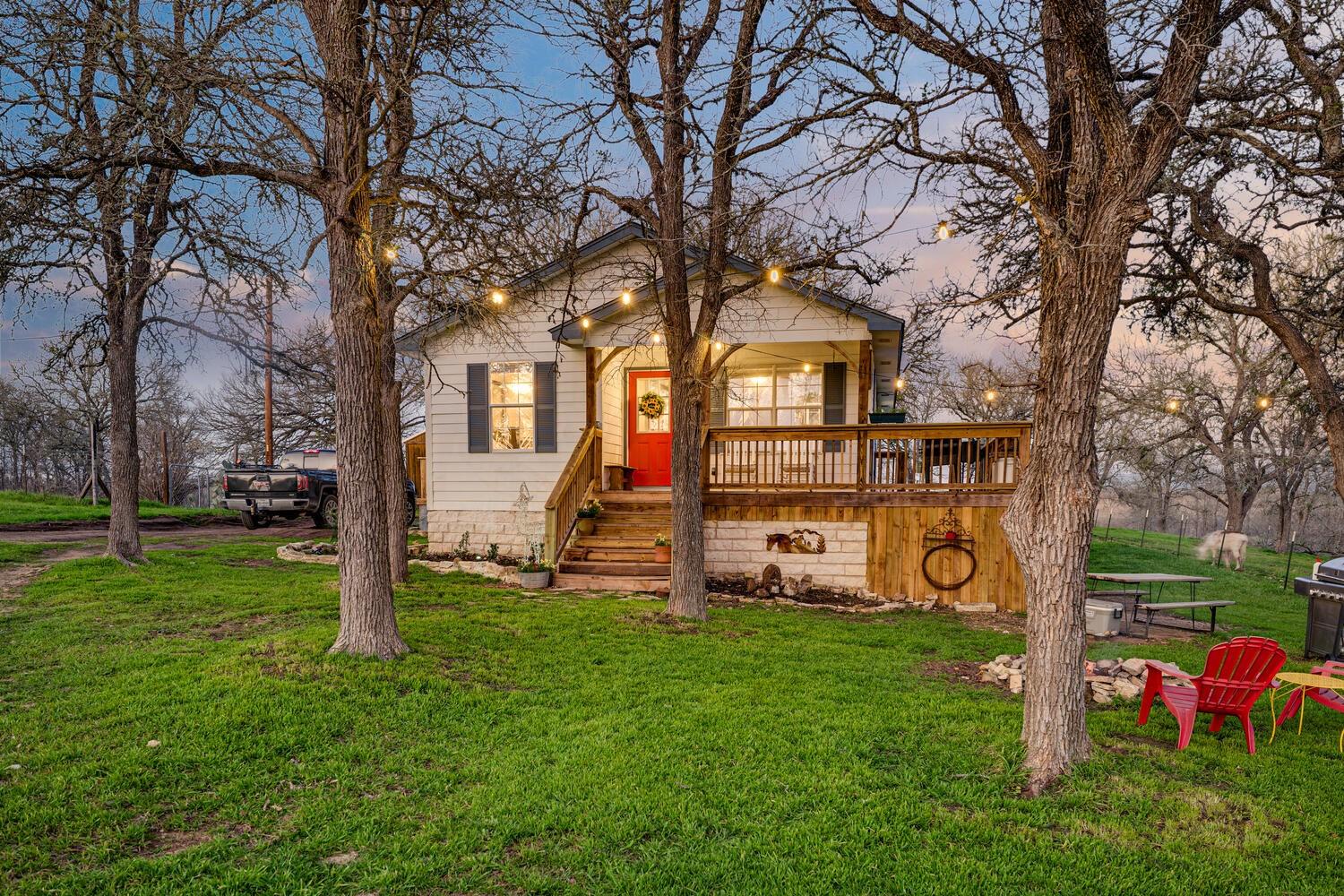 Photo 2 of 31 of 274 Old Austin TRL house