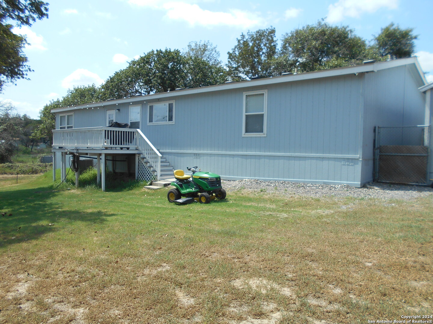 Photo 19 of 22 of 4327 Redtop Hill Dr mobile home