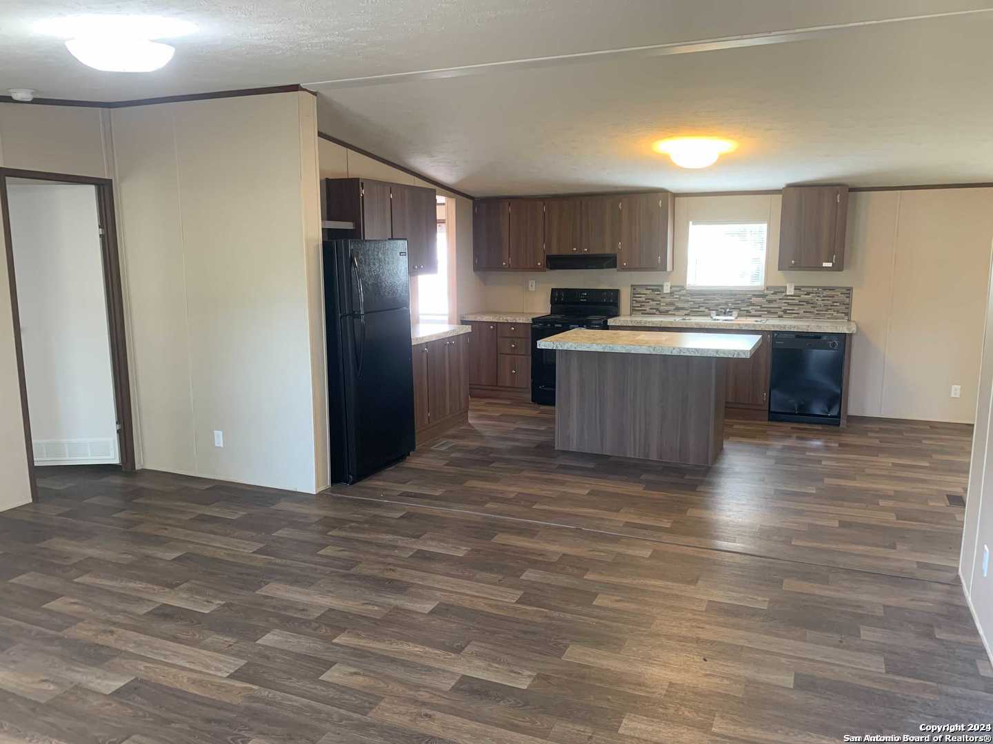 Photo 3 of 15 of 22935 BLACK CHERRY mobile home