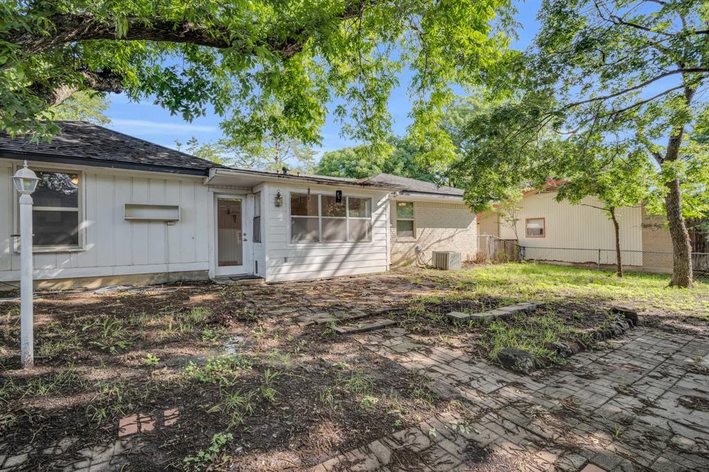 Photo 8 of 25 of 1107 Bluebonnet Hill Drive house