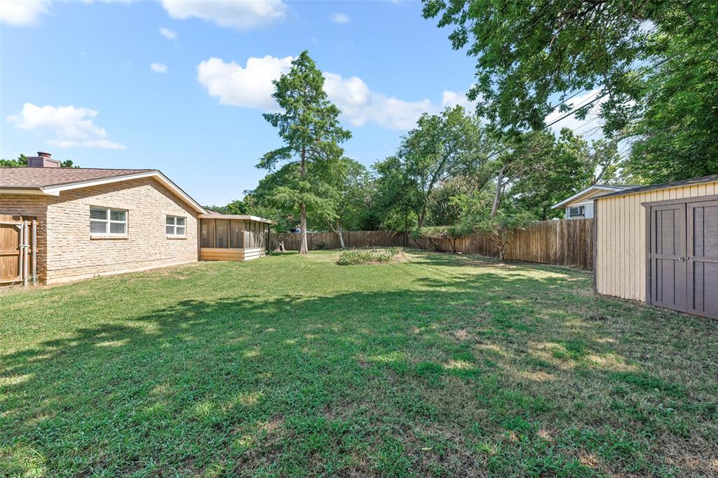 Photo 4 of 20 of 1100 Donley Drive house