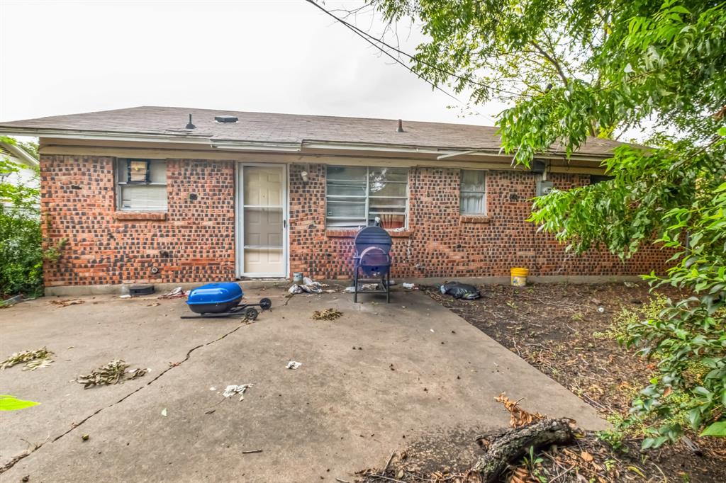 Photo 19 of 20 of 512 Langley Avenue house