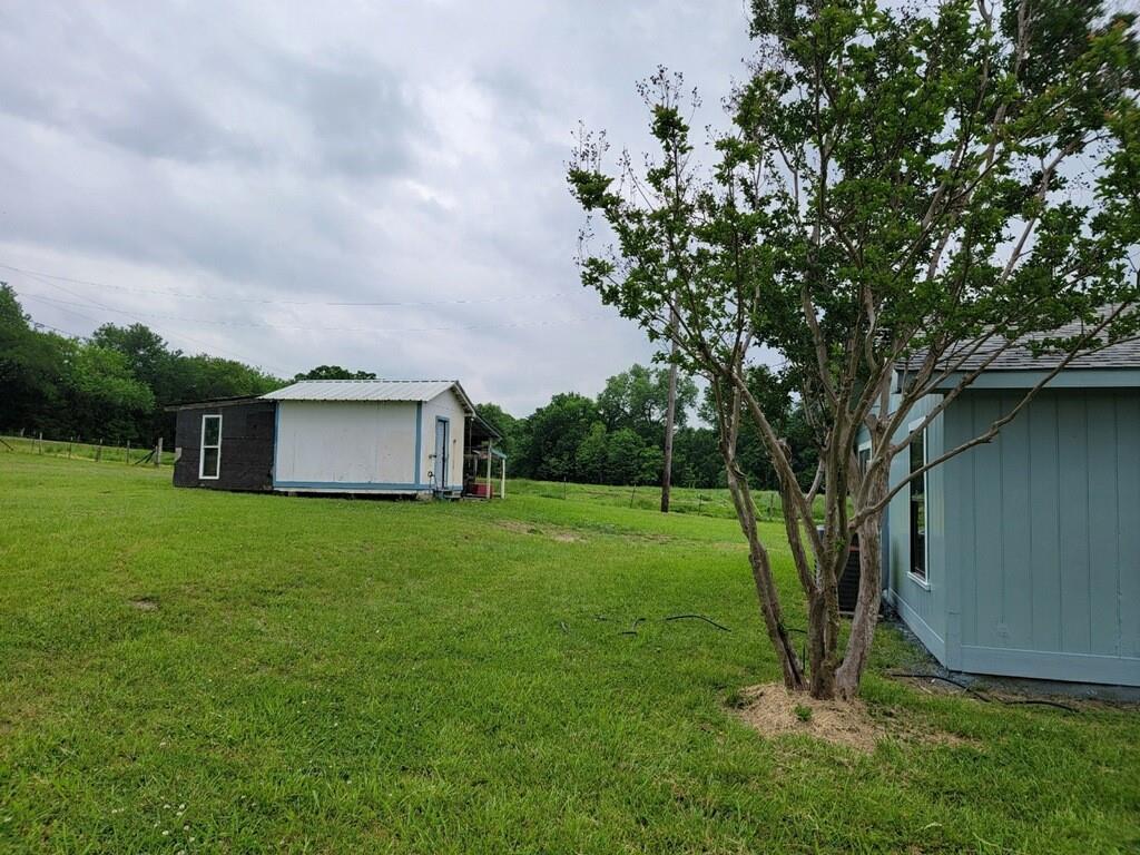 Photo 5 of 21 of 3954 County Road 1125 house