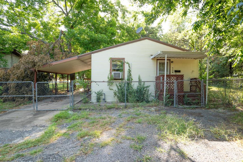 Photo 2 of 38 of 118 S Buckskin Street house