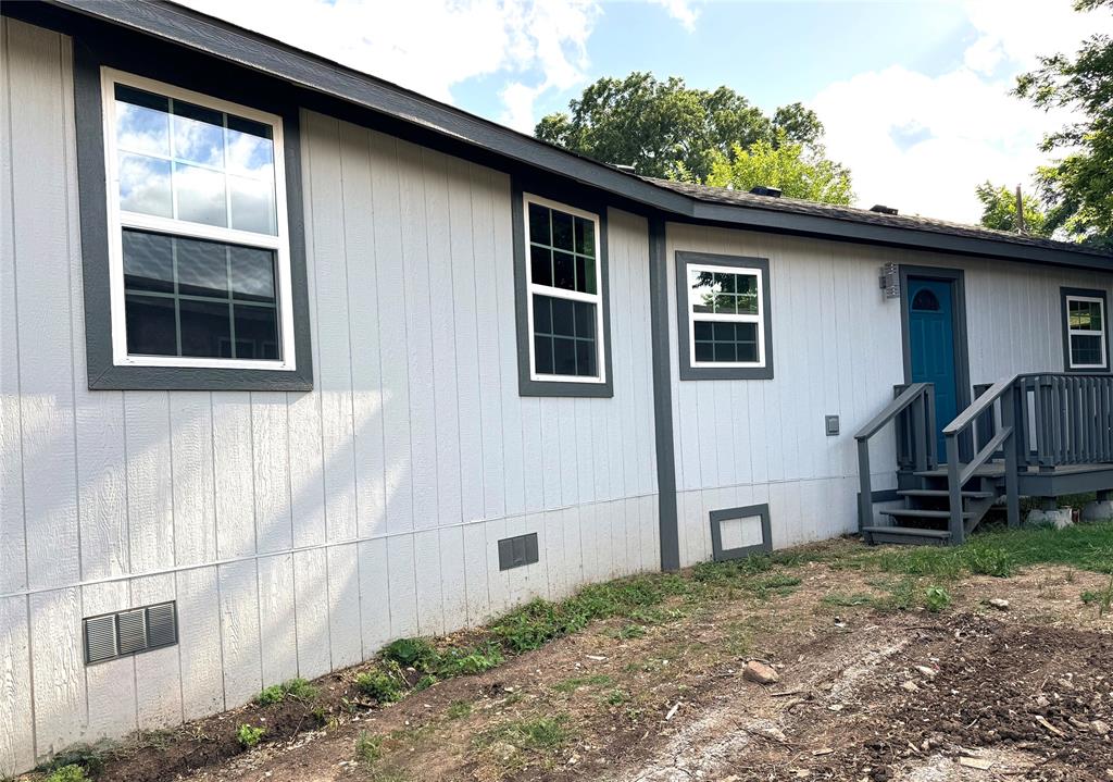 Photo 6 of 9 of 3018 Refugio Avenue house