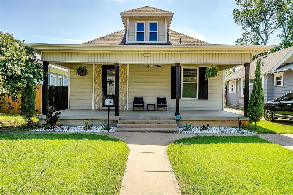 Photo 1 of 40 of 2905 S Jennings Avenue house