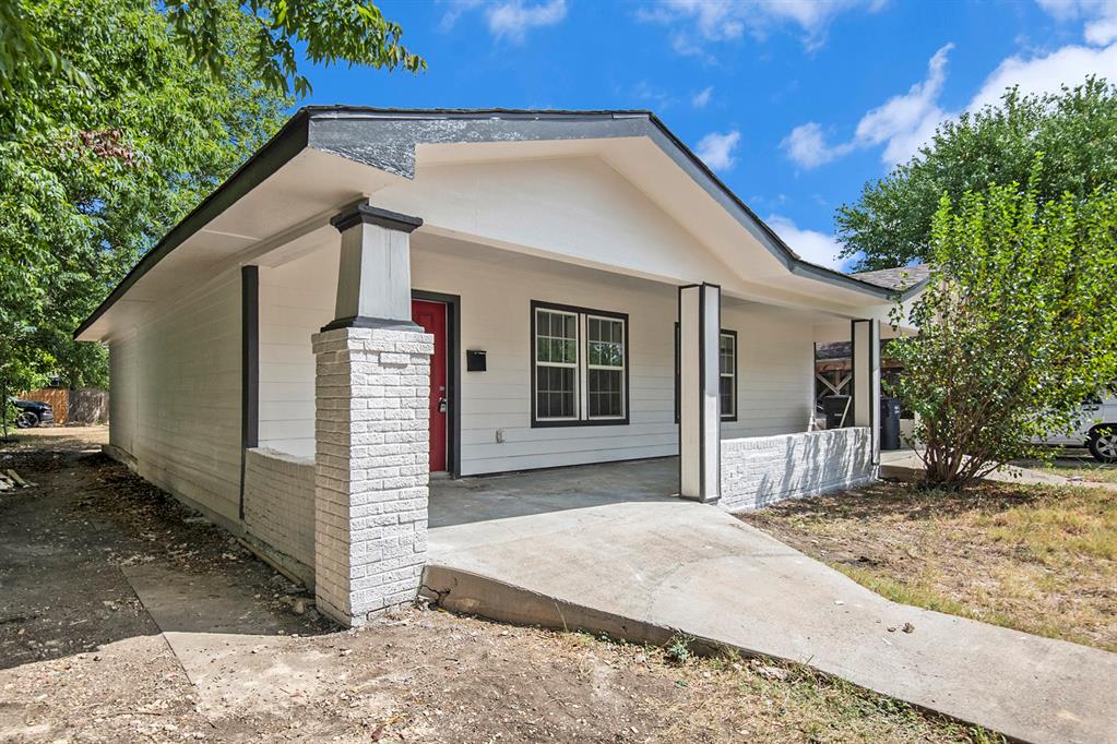 Photo 3 of 24 of 1303 E Jefferson Avenue house