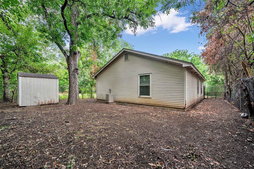 Photo 15 of 15 of 1713 Glenmore Avenue house