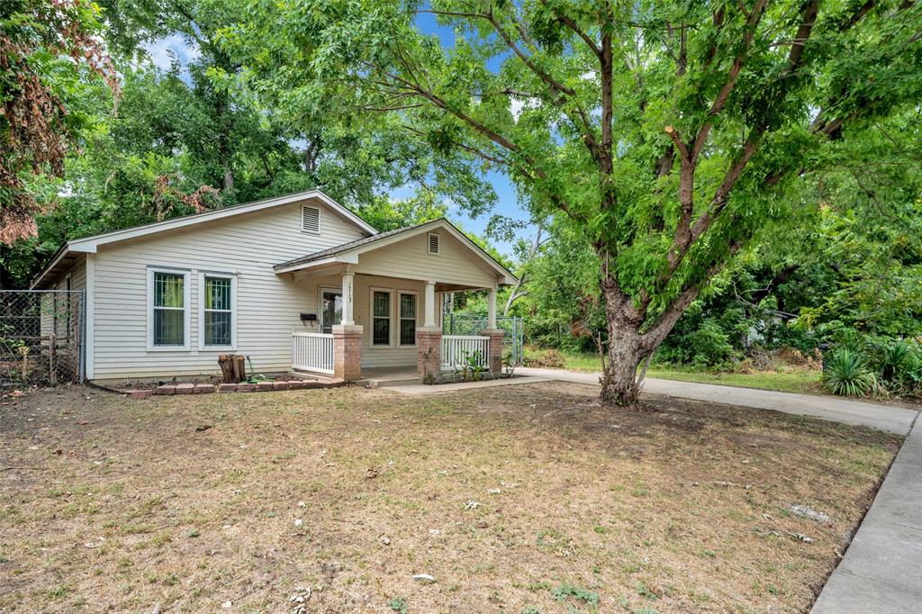 Photo 3 of 15 of 1713 Glenmore Avenue house